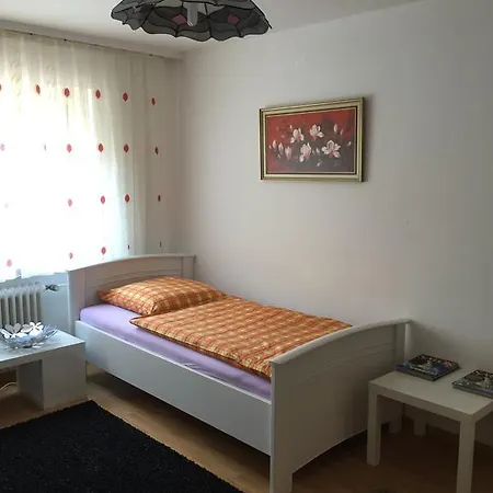 Apartment Nuernberg City-Center Room photo