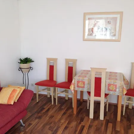 Apartment Nuernberg City-Center Room photo